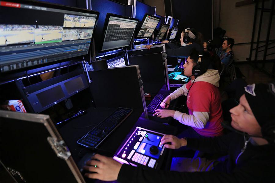 Students work with several monitors to broadcast a basketball game at 足彩平台.